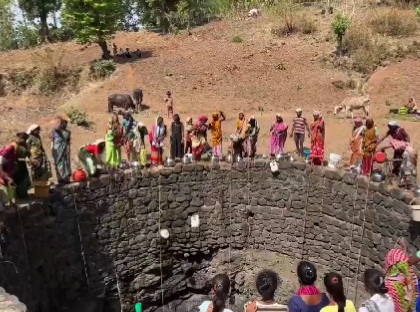 Watch: Women risk lives for water in Nashik's Peint village | Watch: Women risk lives for water in Nashik's Peint village