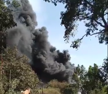 Massive fire engulfs chemical company in Ambernath, casualties reported | Massive fire engulfs chemical company in Ambernath, casualties reported Massive fire engulfs chemical company in Ambernath, casualties reported | Massive fire engulfs chemical company in Ambernath, casualties reported