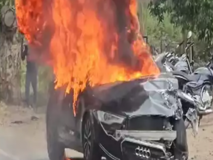 Pune: Outraged villagers burn Mercedes car in response to fatal crash on Daund-Patas road | Pune: Outraged villagers burn Mercedes car in response to fatal crash on Daund-Patas road