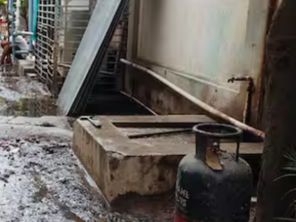 Solapur: Gas leak triggers fire at towel factory, resulting in three worker fatalities | Solapur: Gas leak triggers fire at towel factory, resulting in three worker fatalities Solapur: Gas leak triggers fire at towel factory, resulting in three worker fatalities | Solapur: Gas leak triggers fire at towel factory, resulting in three worker fatalities