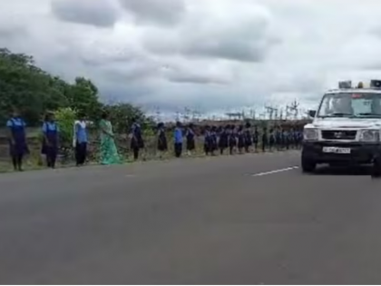 Maharashtra: School children made to stand on road to welcome newly-sworn in NCP minister | Maharashtra: School children made to stand on road to welcome newly-sworn in NCP minister Maharashtra: School children made to stand on road to welcome newly-sworn in NCP minister | Maharashtra: School children made to stand on road to welcome newly-sworn in NCP minister