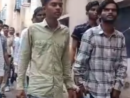 Shopkeeper attacked by goons for asking them to remove muddy slippers in Pimpri Chinchwad | Shopkeeper attacked by goons for asking them to remove muddy slippers in Pimpri Chinchwad