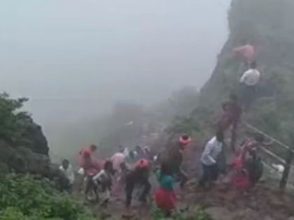 Nashik: Two devotees injured in landslide at Saptashrungi Fort | Nashik: Two devotees injured in landslide at Saptashrungi Fort