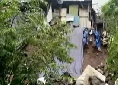 Landslide in Mumbra: Four houses collapse, no casualties reported | Landslide in Mumbra: Four houses collapse, no casualties reported