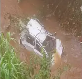 Kolhapur: Speeding car plunges into stream, two dead and one injured | Kolhapur: Speeding car plunges into stream, two dead and one injured