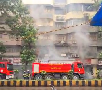 Mumbai: Fire breaks out at shop near Metro Cinema in Marine Lines | Mumbai: Fire breaks out at shop near Metro Cinema in Marine Lines