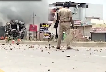 Maratha reservation: Violence erupts again in Jalna as protests turn violent | Maratha reservation: Violence erupts again in Jalna as protests turn violent Maratha reservation: Violence erupts again in Jalna as protests turn violent | Maratha reservation: Violence erupts again in Jalna as protests turn violent