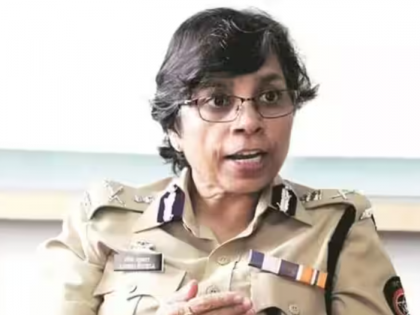Bombay HC quashes FIRs against IPS officer Rashmi Shukla in phone tapping case | Bombay HC quashes FIRs against IPS officer Rashmi Shukla in phone tapping case