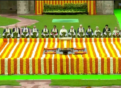 G20 Summit: PM Modi, other leaders pay homage to Mahatma Gandhi at Rajghat | G20 Summit: PM Modi, other leaders pay homage to Mahatma Gandhi at Rajghat