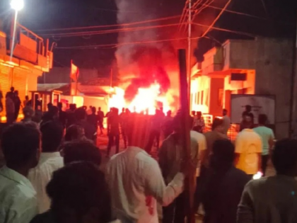 Satara: 1 killed, 8 injured In clash between two communities over objectionable social media post | Satara: 1 killed, 8 injured In clash between two communities over objectionable social media post Satara: 1 killed, 8 injured In clash between two communities over objectionable social media post | Satara: 1 killed, 8 injured In clash between two communities over objectionable social media post