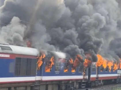 Massive fire breaks out on Ahmednagar-Ashti train, no injuries reported | Massive fire breaks out on Ahmednagar-Ashti train, no injuries reported