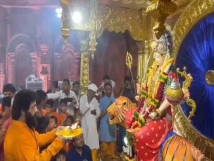 Is it Anand Dighe or Prasad Oak at Navratri aarti? Video sparks mystery in Thane | Is it Anand Dighe or Prasad Oak at Navratri aarti? Video sparks mystery in Thane