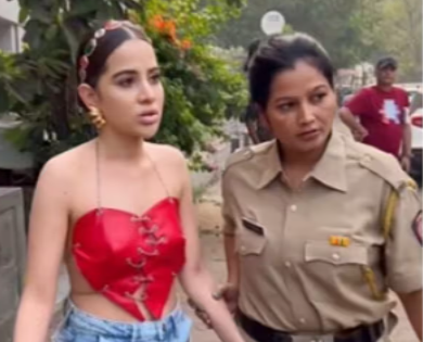 Watch: Uorfi Javed taken into custody by Mumbai police for her outfit? Viral video sparks speculation | Watch: Uorfi Javed taken into custody by Mumbai police for her outfit? Viral video sparks speculation