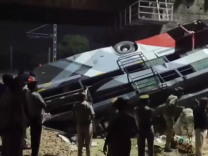 Four dead, many injured after bus falls from overbridge in Rajasthan's Dausa | Four dead, many injured after bus falls from overbridge in Rajasthan's Dausa Four dead, many injured after bus falls from overbridge in Rajasthan's Dausa | Four dead, many injured after bus falls from overbridge in Rajasthan's Dausa