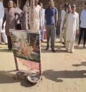 Pakistan continues crackdown on Hindu temples, destroys Hinglaj Mata Mandir | Pakistan continues crackdown on Hindu temples, destroys Hinglaj Mata Mandir Pakistan continues crackdown on Hindu temples, destroys Hinglaj Mata Mandir | Pakistan continues crackdown on Hindu temples, destroys Hinglaj Mata Mandir