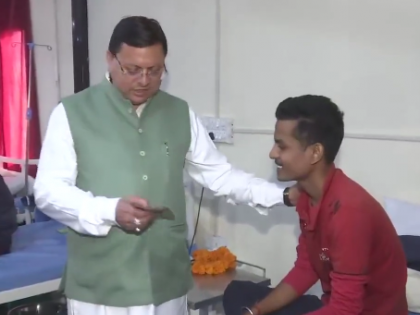 Uttarakhand CM Dhami meets rescued workers in hospital, hands over Rs 1 lakh relief cheques | Uttarakhand CM Dhami meets rescued workers in hospital, hands over Rs 1 lakh relief cheques