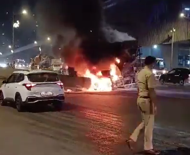 Watch: Moving mixer truck catches fire on Western Express Highway, driver injured | Watch: Moving mixer truck catches fire on Western Express Highway, driver injured Watch: Moving mixer truck catches fire on Western Express Highway, driver injured | Watch: Moving mixer truck catches fire on Western Express Highway, driver injured