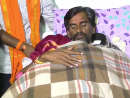 Maratha quota activist Manoj Jarange Patil hospitalised in Beed after feeling uneasy during rally | Maratha quota activist Manoj Jarange Patil hospitalised in Beed after feeling uneasy during rally Maratha quota activist Manoj Jarange Patil hospitalised in Beed after feeling uneasy during rally | Maratha quota activist Manoj Jarange Patil hospitalised in Beed after feeling uneasy during rally