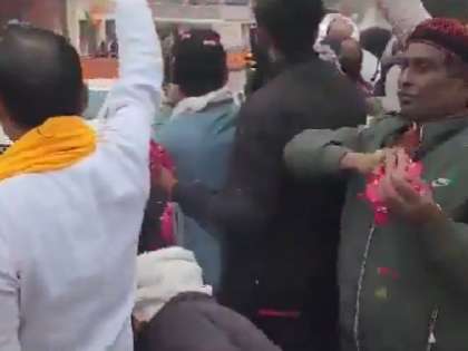 Watch: Babri Petitioner Iqbal Ansari Showers Flowers to Extend a Warm Welcome to PM Modi in Ayodhya | Watch: Babri Petitioner Iqbal Ansari Showers Flowers to Extend a Warm Welcome to PM Modi in Ayodhya