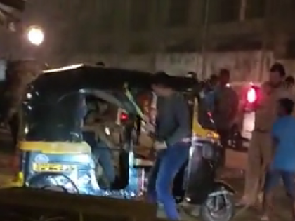 Andheri: Hotel staff ruthlessly beat customers with hockey sticks and rods; 4 arrested after video goes viral | Andheri: Hotel staff ruthlessly beat customers with hockey sticks and rods; 4 arrested after video goes viral