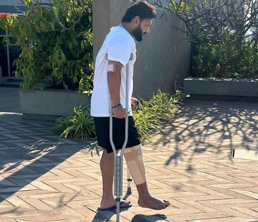 Rishabh Pant shares pictures of him walking on crutches | Rishabh Pant shares pictures of him walking on crutches