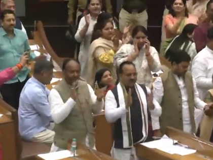 Watch: BJP councillors chant Hanuman Chalisa in MCD House | Watch: BJP councillors chant Hanuman Chalisa in MCD House