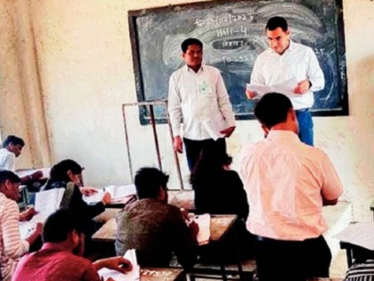 Latur: Collector, CEO pay surprise visits to examination centres | Latur: Collector, CEO pay surprise visits to examination centres Latur: Collector, CEO pay surprise visits to examination centres | Latur: Collector, CEO pay surprise visits to examination centres