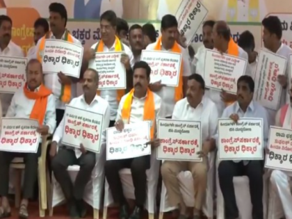 Karnataka BJP Leaders Stage Protest Against Arrest in Babri Masjid Riots Case | Karnataka BJP Leaders Stage Protest Against Arrest in Babri Masjid Riots Case