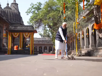 Watch: PM Modi Cleans Premises of Shree Kala Ram Mandir in Nashik, Urges Everyone to Join 'Swachhata Abhiyan' | Watch: PM Modi Cleans Premises of Shree Kala Ram Mandir in Nashik, Urges Everyone to Join 'Swachhata Abhiyan'