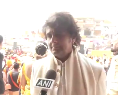 Singer Sonu Nigam Gets Emotional as Ram Lalla Idol Unveiled in Ayodhya, Watch Video | Singer Sonu Nigam Gets Emotional as Ram Lalla Idol Unveiled in Ayodhya, Watch Video