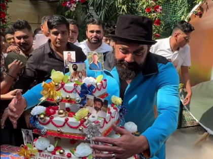 Bobby Deol Celebrates 55th Birthday With Fans and Paparazzi in Mumbai, Watch Video | Bobby Deol Celebrates 55th Birthday With Fans and Paparazzi in Mumbai, Watch Video