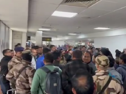 Angry Flyers Stage Protest Inside Delhi Airport After IndiGo Cancels Flight; Watch Video | Angry Flyers Stage Protest Inside Delhi Airport After IndiGo Cancels Flight; Watch Video