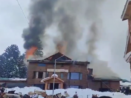 Massive Fire Breaks Out at Hotel in J&K's Gulmarg - Video | Massive Fire Breaks Out at Hotel in J&K's Gulmarg - Video