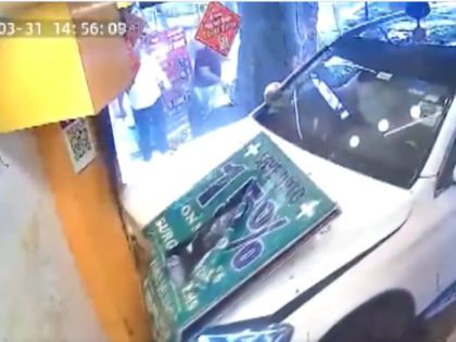 Delhi: 6 Injured After Speeding Car Rams Into Kachori Shop at Rajpur Road (Watch Video) | Delhi: 6 Injured After Speeding Car Rams Into Kachori Shop at Rajpur Road (Watch Video)