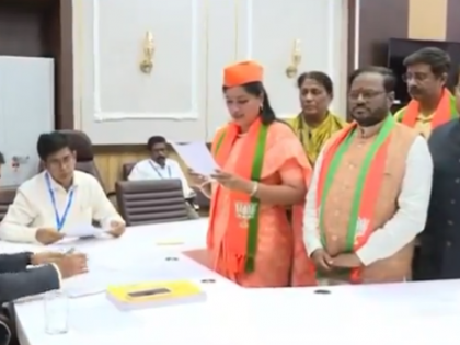 Lok Sabha Elections 2024: BJP Candidate Navneet Rana Files Nomination from Amravati (Watch Video) | Lok Sabha Elections 2024: BJP Candidate Navneet Rana Files Nomination from Amravati (Watch Video)