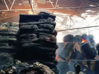 West Bengal: Massive Fire Breaks Out At Jute Factory In Howrah (Watch Video) | West Bengal: Massive Fire Breaks Out At Jute Factory In Howrah (Watch Video)
