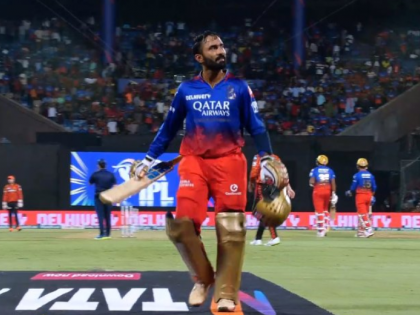 Dinesh Karthik Receives Standing Ovation from Bengaluru Crowd After Heroic 83 in High-Scoring Thriller (Watch Video) | Dinesh Karthik Receives Standing Ovation from Bengaluru Crowd After Heroic 83 in High-Scoring Thriller (Watch Video)