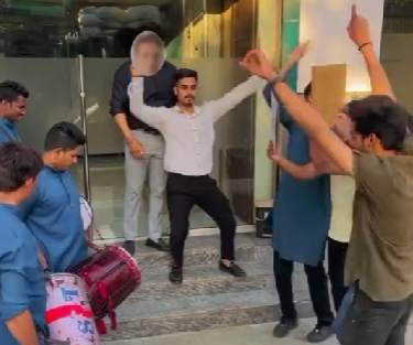 WATCH: Pune Man Celebrates Last Day at 'Toxic Job' with Dhols and Dance Outside His Office, Video Goes Viral | WATCH: Pune Man Celebrates Last Day at 'Toxic Job' with Dhols and Dance Outside His Office, Video Goes Viral