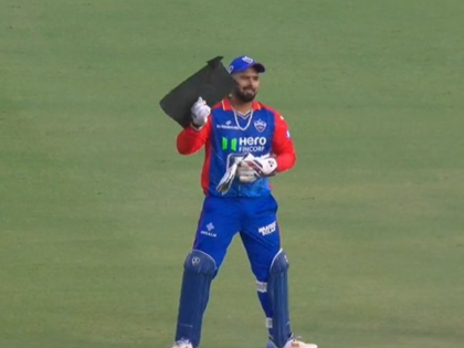 Watch: Rishabh Pant Tries His Hand at Kite-Flying During DC vs MI IPL 2024 Match, Video Goes Viral | Watch: Rishabh Pant Tries His Hand at Kite-Flying During DC vs MI IPL 2024 Match, Video Goes Viral