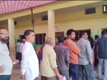 Maharashtra Lok Sabha Election 2024: Early Voters Flock to Polling Booth in Gadchiroli (Watch Video) | Maharashtra Lok Sabha Election 2024: Early Voters Flock to Polling Booth in Gadchiroli (Watch Video)