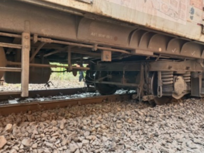 Mumbai Local Train Update: Harbour Line Service Disrupted for Second Day as Train Derails Near CSMT Station | Mumbai Local Train Update: Harbour Line Service Disrupted for Second Day as Train Derails Near CSMT Station