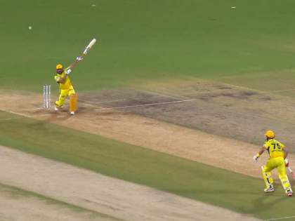 CSK vs PBKS: MS Dhoni Denies Single to Daryl Mitchell, Sends Him Back After Reaching Striker's End; Video Goes Viral | CSK vs PBKS: MS Dhoni Denies Single to Daryl Mitchell, Sends Him Back After Reaching Striker's End; Video Goes Viral