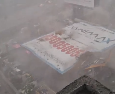 Mumbai Billboard Collapse: Several Trapped After Hoarding Collapse in Ghatkopar Due to Storms and Rains; Video Surfaces | Mumbai Billboard Collapse: Several Trapped After Hoarding Collapse in Ghatkopar Due to Storms and Rains; Video Surfaces