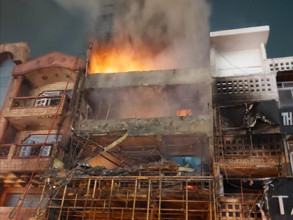 Delhi Fire: Massive Blaze Engulfs Showroom in Rohini, No Casualties Reported (Watch Video) | Delhi Fire: Massive Blaze Engulfs Showroom in Rohini, No Casualties Reported (Watch Video)