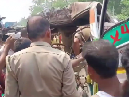 Lakhimpur Kheri Road Accident: Four Killed, Several Injured in High-Speed Bus-Mini Vehicle Collision in Uttar Pradesh | Lakhimpur Kheri Road Accident: Four Killed, Several Injured in High-Speed Bus-Mini Vehicle Collision in Uttar Pradesh