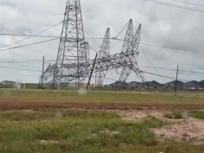 Houston Power Outage: Devastating Storm Hits Houston, Leaving Nearly a Million Without Electricity and Widespread Damage (Watch Video) | Houston Power Outage: Devastating Storm Hits Houston, Leaving Nearly a Million Without Electricity and Widespread Damage (Watch Video)