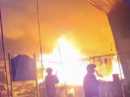 Fire Breaks Out at Hawkers' Stalls in Chembur, No Casualties Reported (Watch Video) | Fire Breaks Out at Hawkers' Stalls in Chembur, No Casualties Reported (Watch Video)