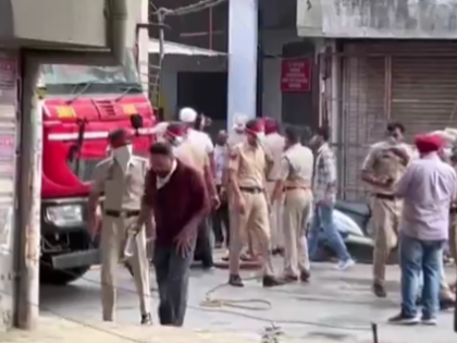 Ammonia Gas Leak in Jalandhar: One Suffocates to Death at Ice Factory in Punjab (Watch Video) | Ammonia Gas Leak in Jalandhar: One Suffocates to Death at Ice Factory in Punjab (Watch Video) Ammonia Gas Leak in Jalandhar: One Suffocates to Death at Ice Factory in Punjab (Watch Video) | Ammonia Gas Leak in Jalandhar: One Suffocates to Death at Ice Factory in Punjab (Watch Video)