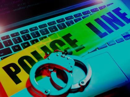 Navi Mumbai: One Burglary Suspect Caught, Two Flee Into Mangroves Near Mini Seashore in Vashi | Navi Mumbai: One Burglary Suspect Caught, Two Flee Into Mangroves Near Mini Seashore in Vashi Navi Mumbai: One Burglary Suspect Caught, Two Flee Into Mangroves Near Mini Seashore in Vashi | Navi Mumbai: One Burglary Suspect Caught, Two Flee Into Mangroves Near Mini Seashore in Vashi