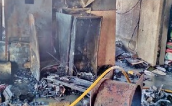 Navi Mumbai Fire: Major Blaze Erupts at Milona Lodging in Airoli, No Injuries Reported (Watch Video) | Navi Mumbai Fire: Major Blaze Erupts at Milona Lodging in Airoli, No Injuries Reported (Watch Video) Navi Mumbai Fire: Major Blaze Erupts at Milona Lodging in Airoli, No Injuries Reported (Watch Video) | Navi Mumbai Fire: Major Blaze Erupts at Milona Lodging in Airoli, No Injuries Reported (Watch Video)